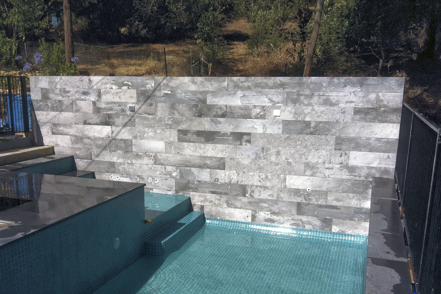 Pool surround tiling
